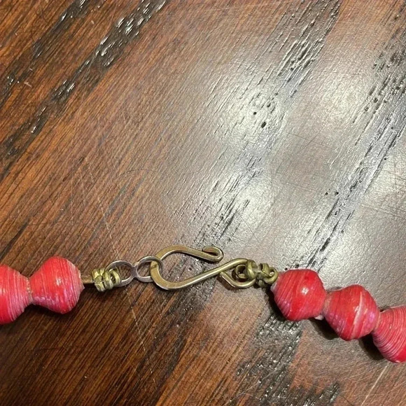 AKOLA HANDMADE SINGLE STRAND NECKLACE. RED APPROX 28” - Picture 5 of 5